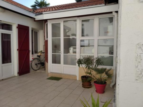 Arcachon: Charmante Maison T3 Proche Plage et Commerces, 2 Chambres, Wi-Fi, Idéale Familles - FR-1-319-35